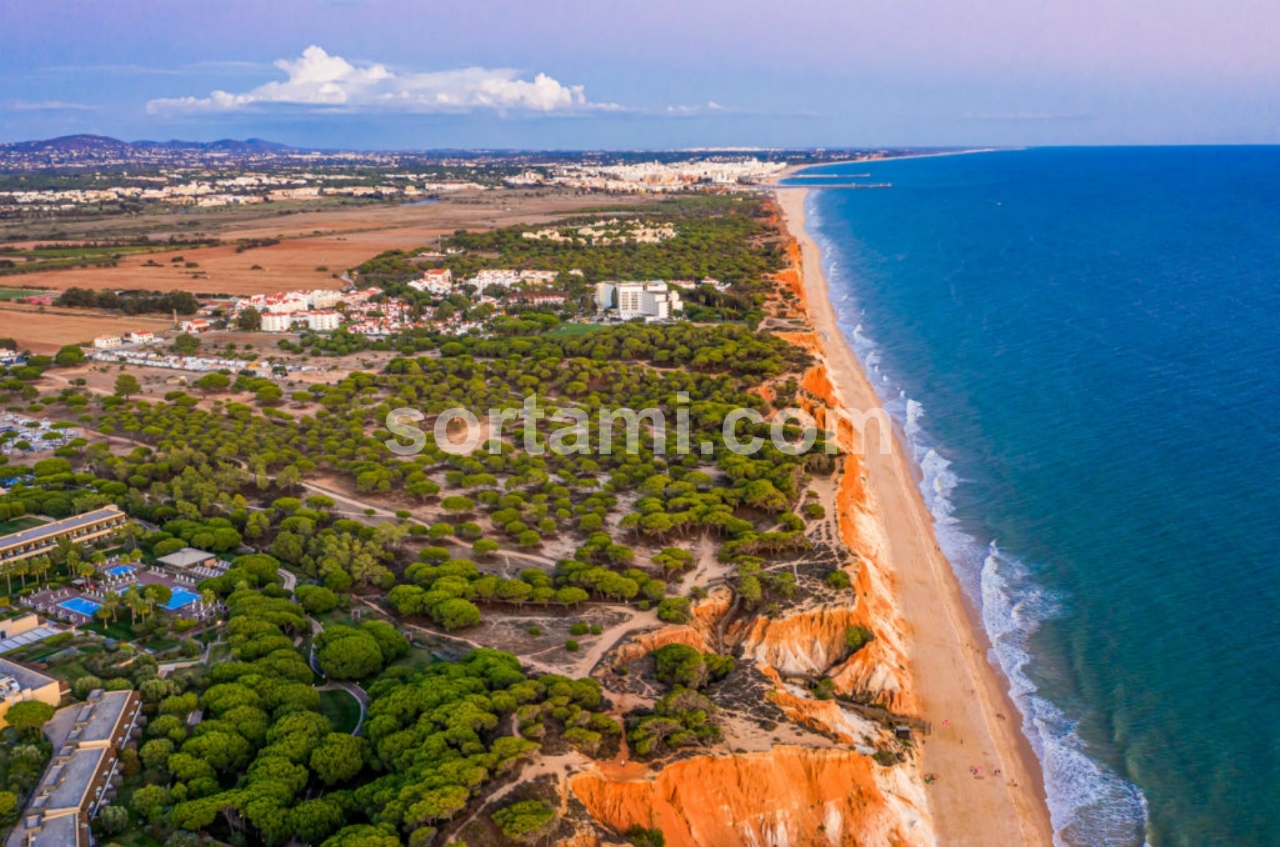 3 bed Apartment in Albufeira, Central Algarve