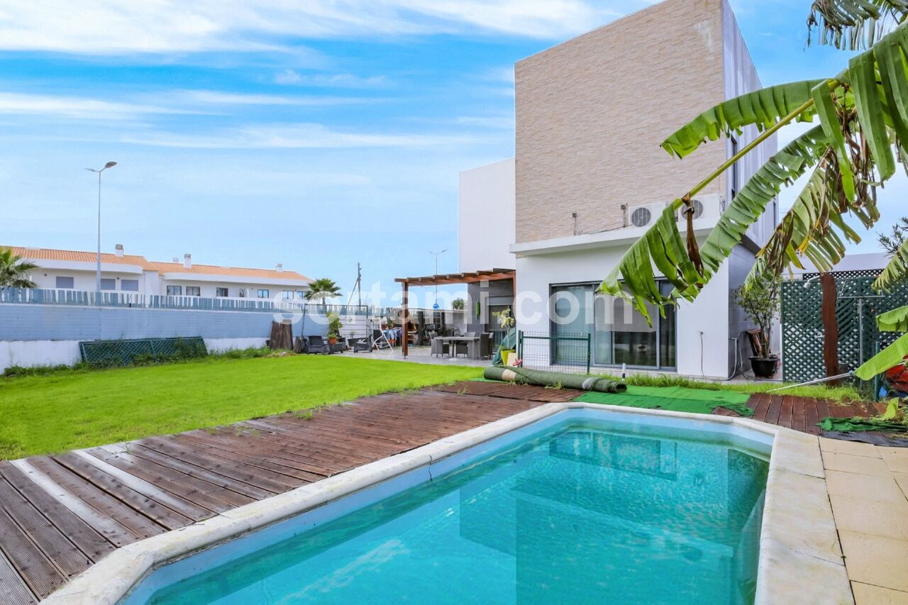 4 bed Villa in Loulé, Central Algarve