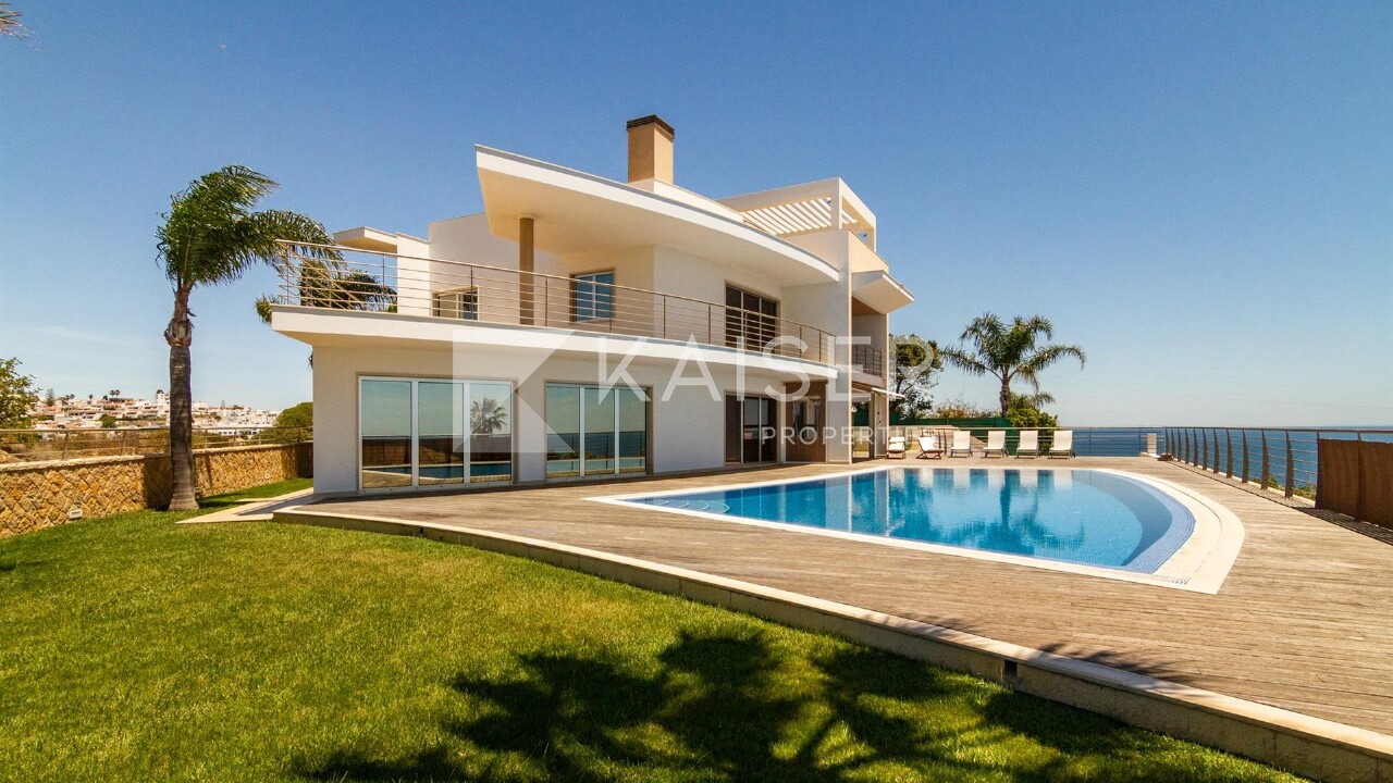 6 bed Villa in Albufeira, Central Algarve