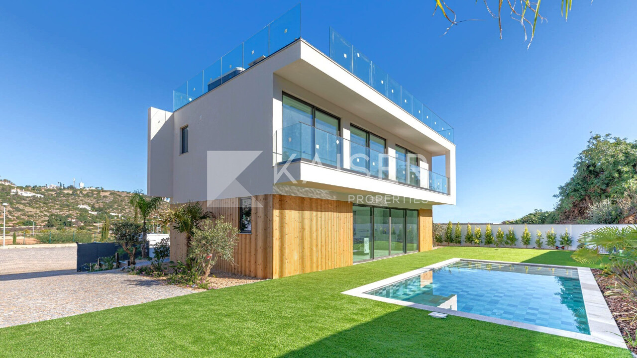 4 bed Villa in Albufeira, Central Algarve