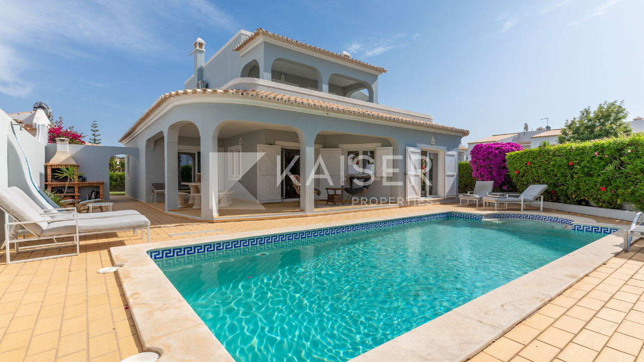 4 bed Villa in Albufeira, Central Algarve