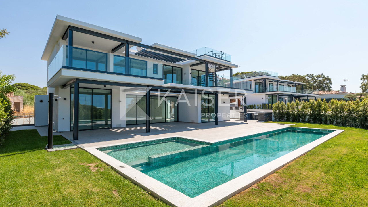 4 bed Villa in Albufeira, Central Algarve