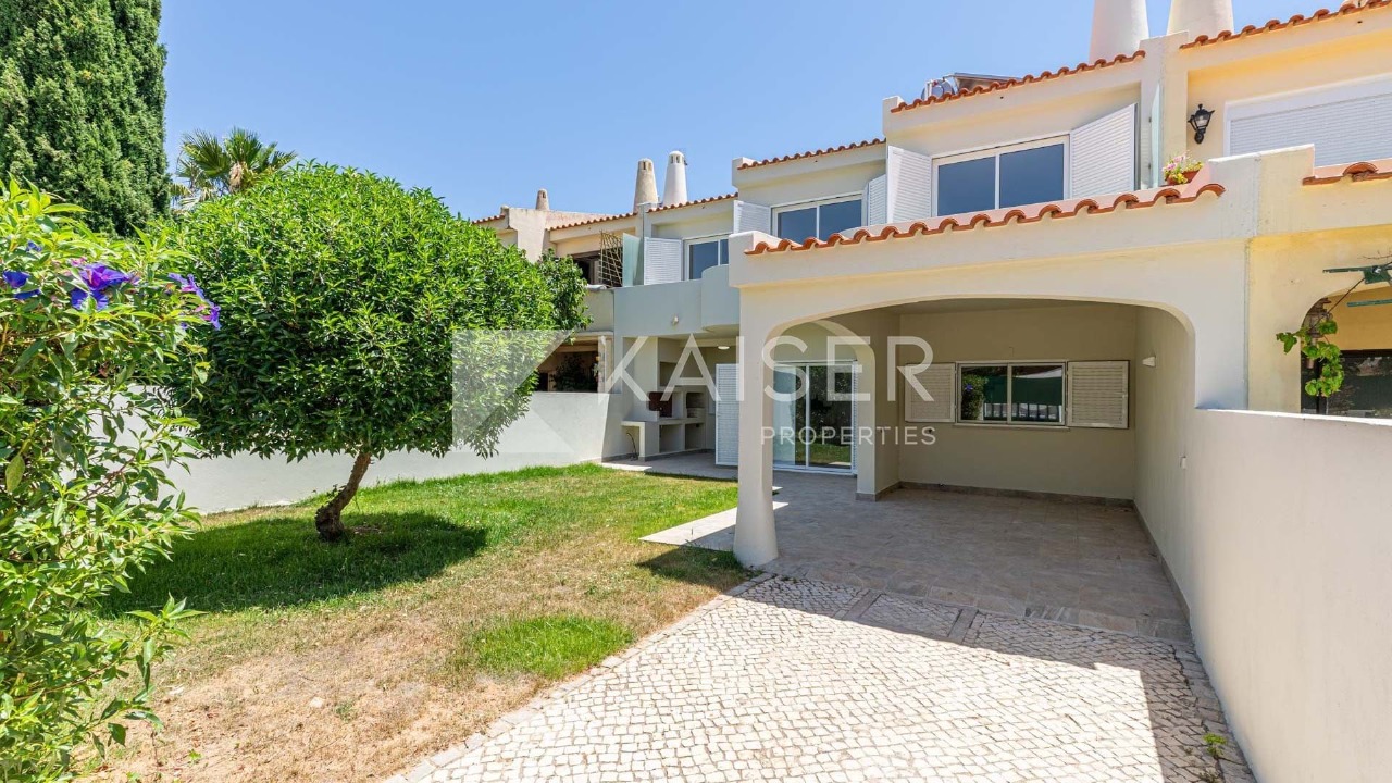 3 bed Villa in Albufeira, Central Algarve