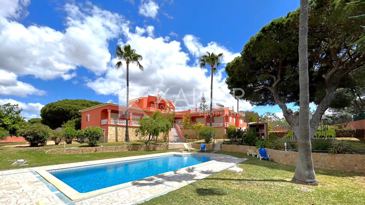 4 bed Villa in Albufeira, Central Algarve