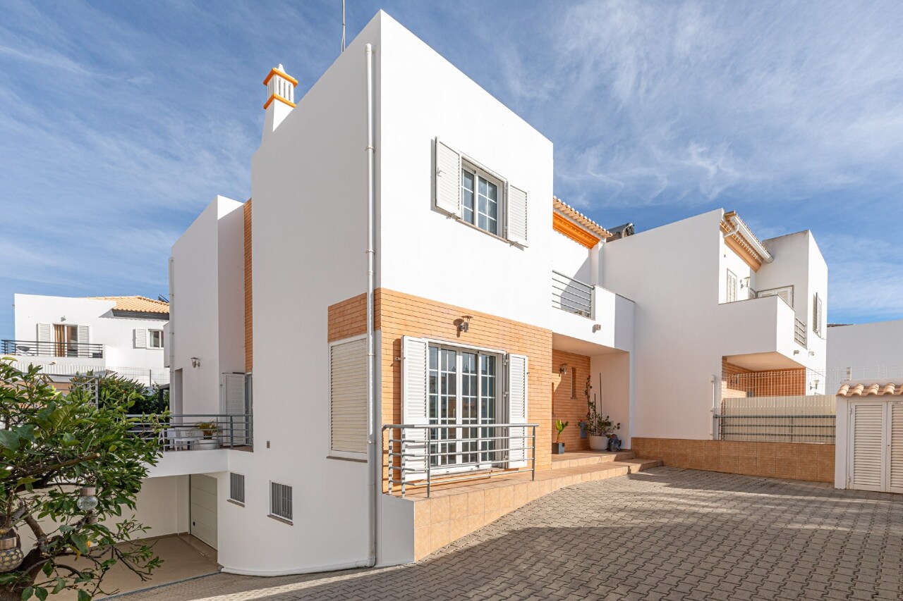 4 bed Villa in Olhos de Água, Albufeira, Central Algarve