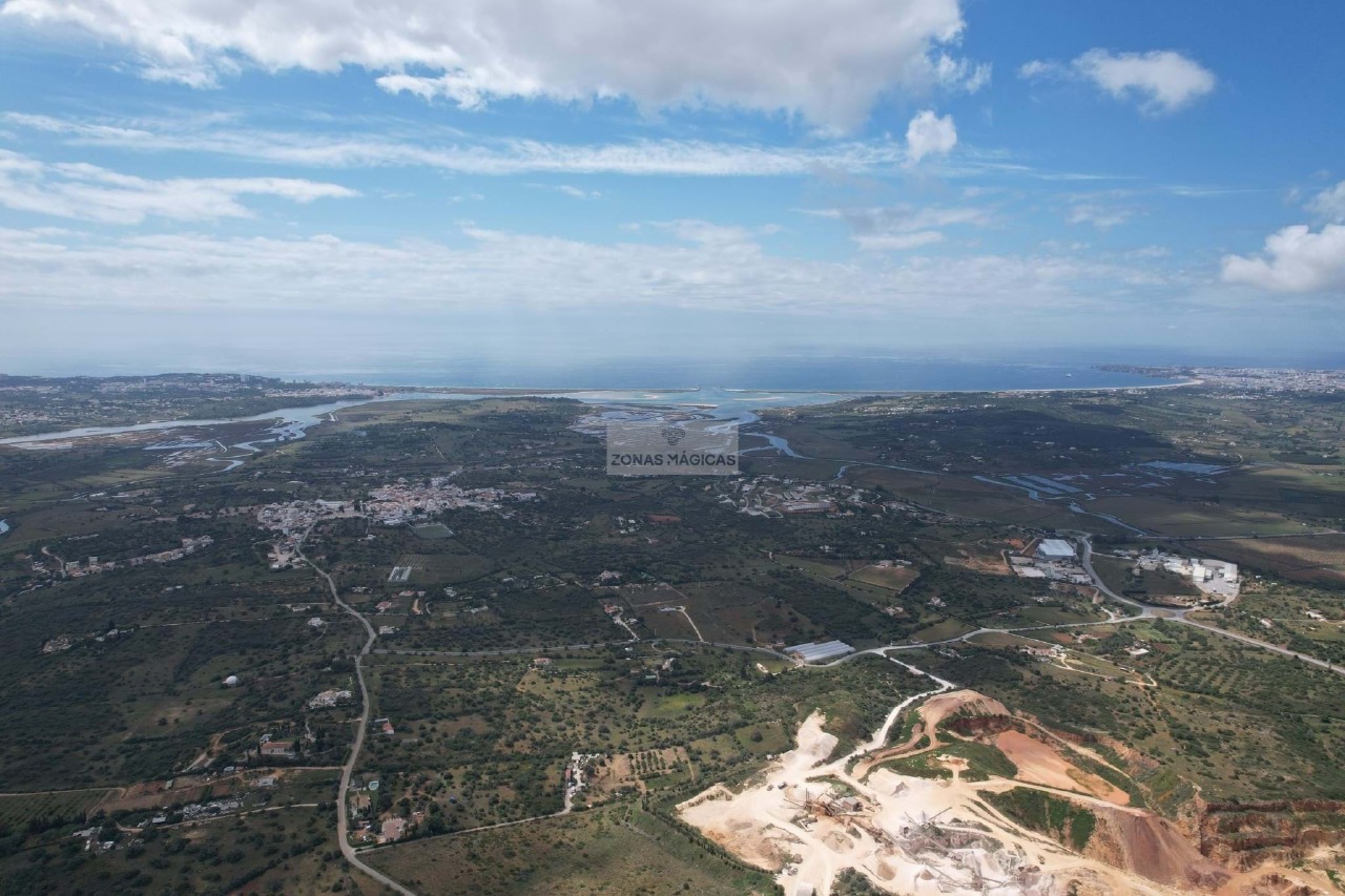 Perceel / Land in Portimão, Western Algarve