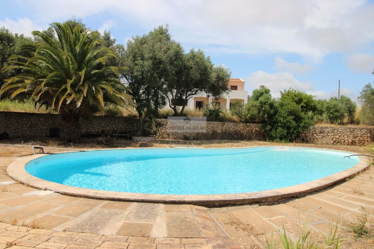 6 bed Apartment in Bensafrim, Lagos, Western Algarve