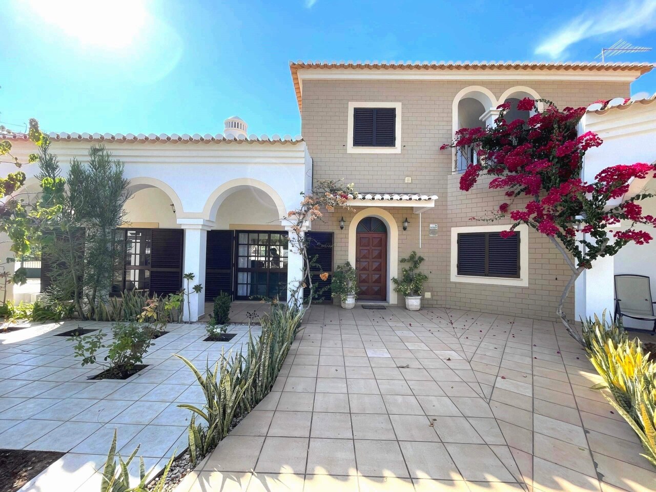 6 bed Villa in Alvor, Portimão, Western Algarve