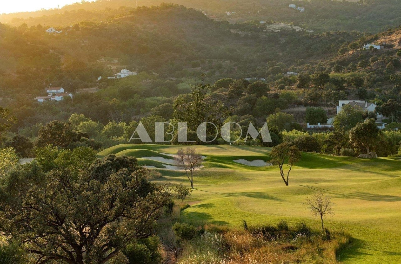 4 bed Villa in Loulé, Central Algarve