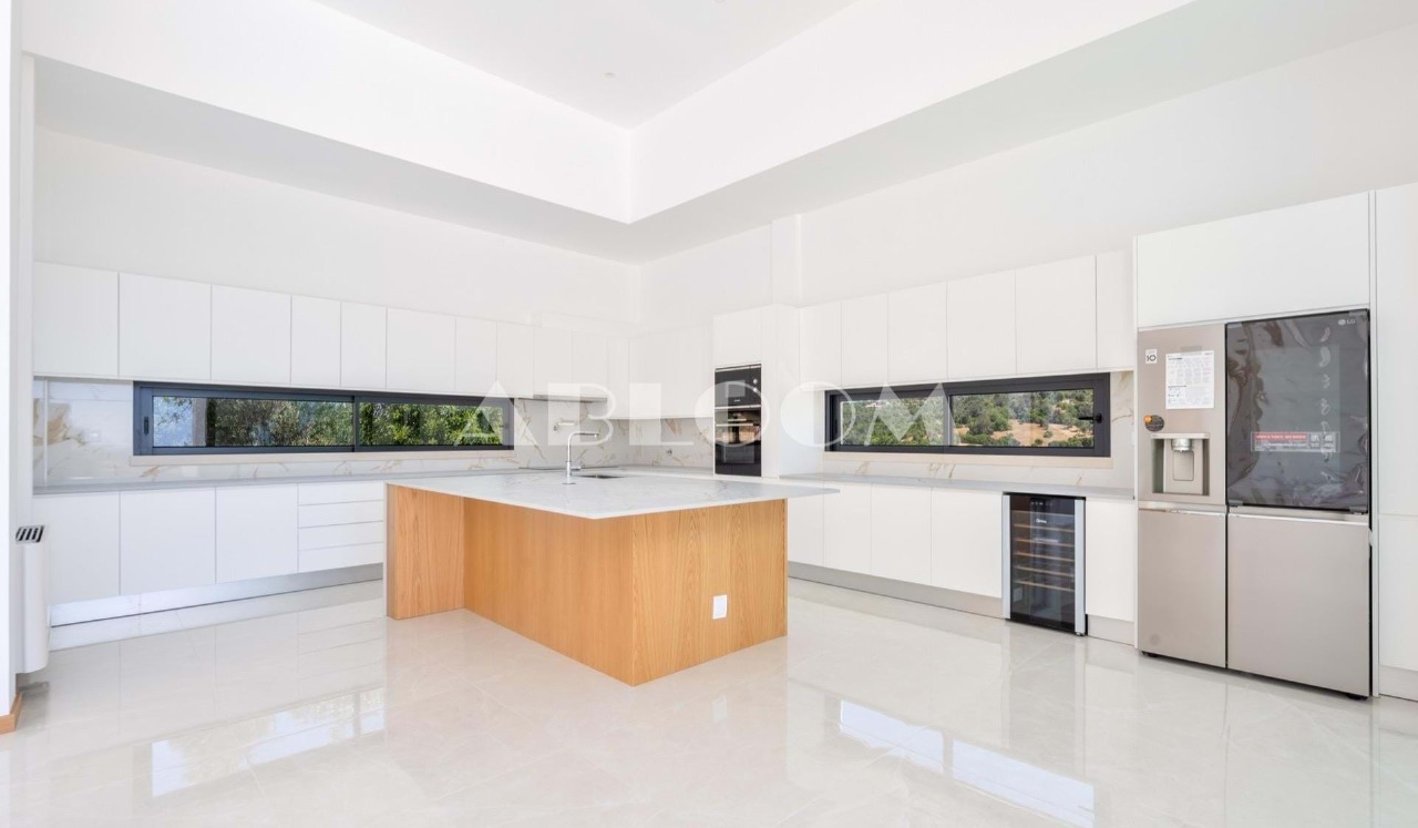 4 bed Villa in Loulé, Central Algarve