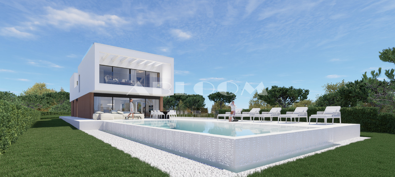 4 bed Villa in Quarteira, Loulé, Central Algarve