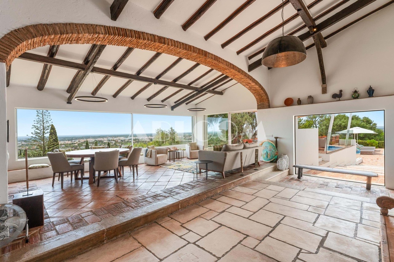 4 bed Villa in Almancil, Loulé, Central Algarve