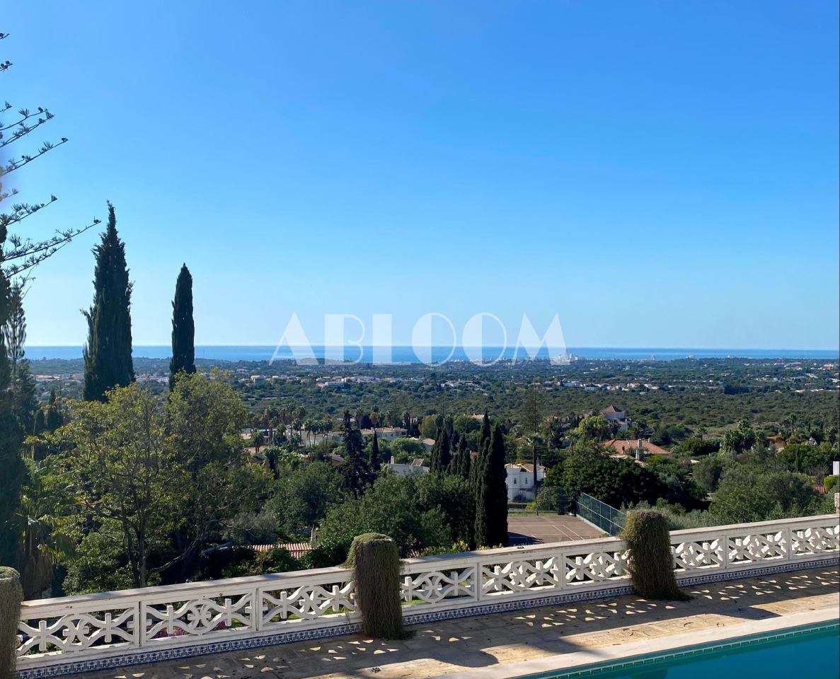 4 bed Villa in Almancil, Loulé, Central Algarve