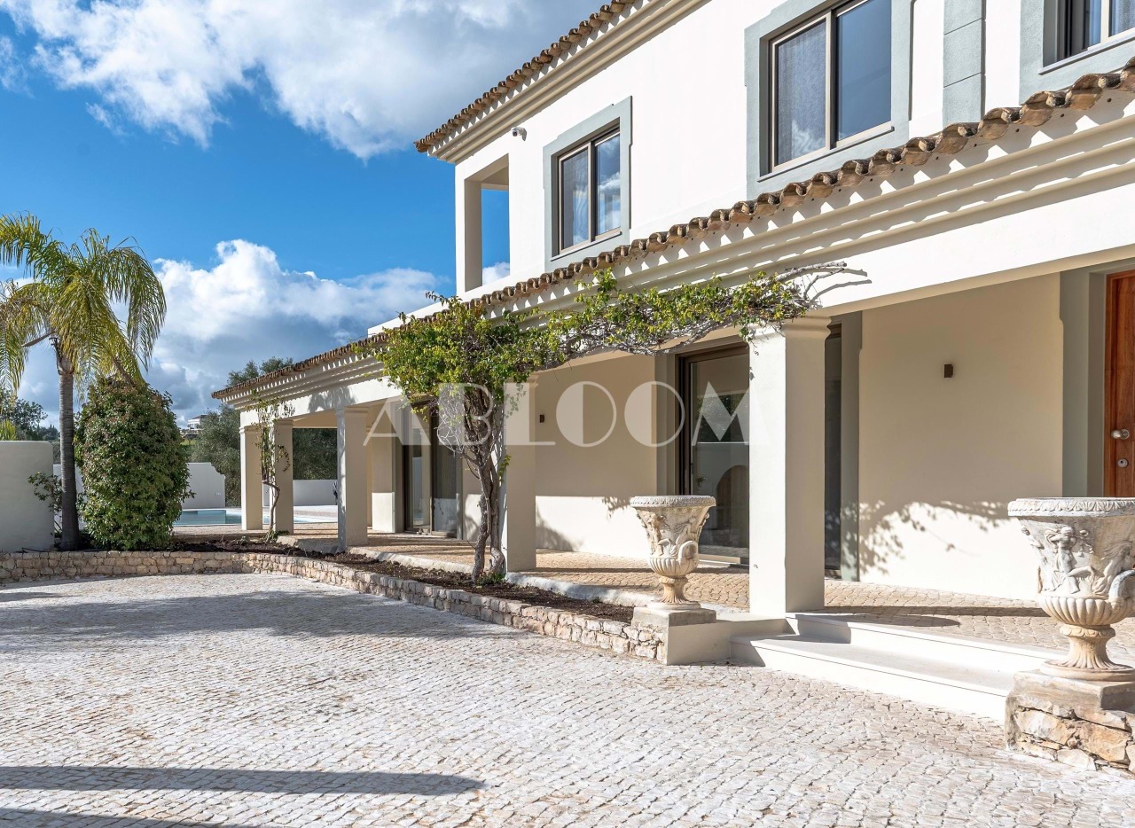 5 bed Villa in Loulé, Central Algarve