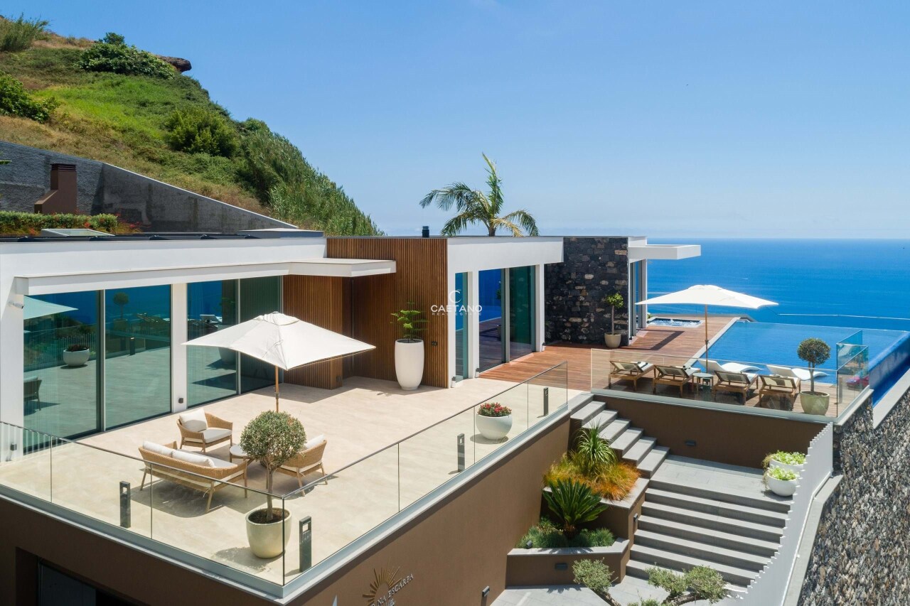 3 bed Villa in Câmara de Lobos, Madeira