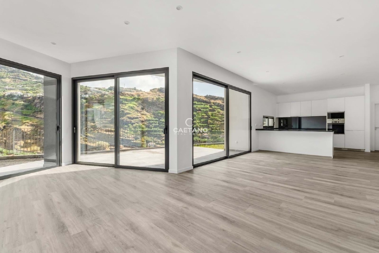 3 bed Villa in Tábua, Ribeira Brava, Madeira