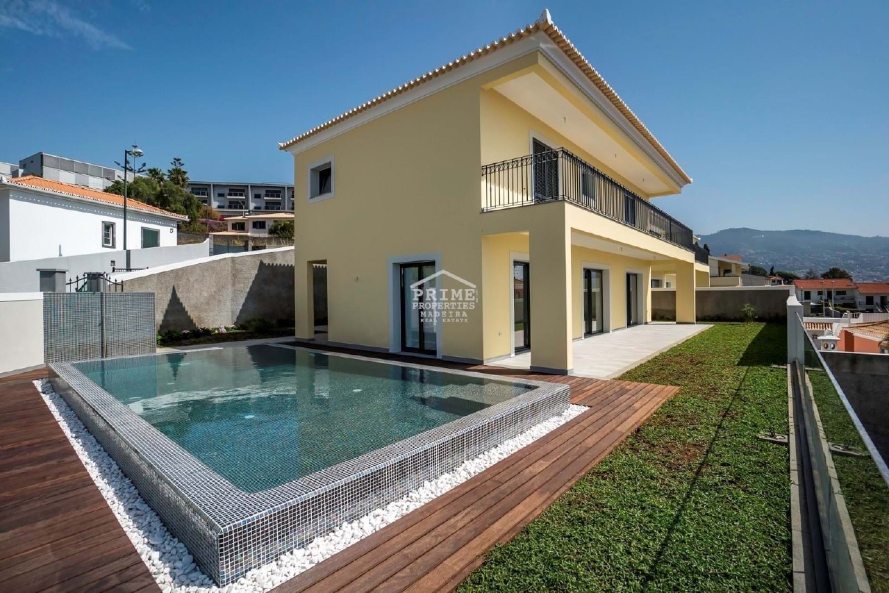4 bed Villa in São Martinho, Funchal, Madeira