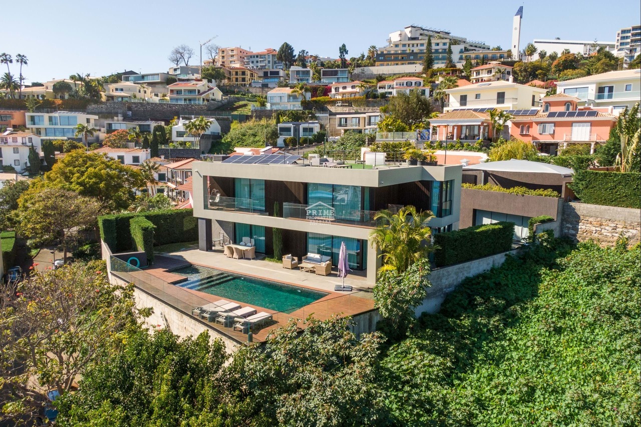 4 bed Villa in São Martinho, Funchal, Madeira