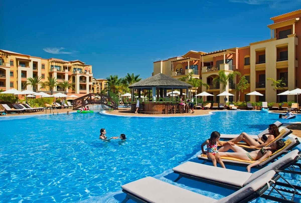 3 bed Apartment in Quarteira, Loulé, Central Algarve