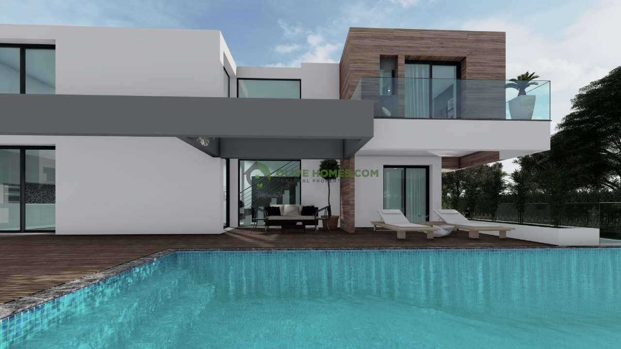 4 bed Villa in Quarteira, Loulé, Central Algarve