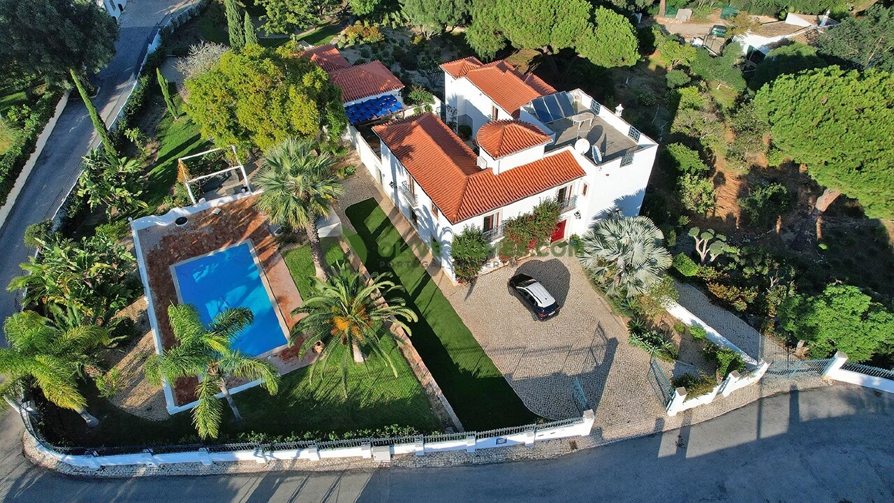 6 bed Villa in Albufeira, Central Algarve