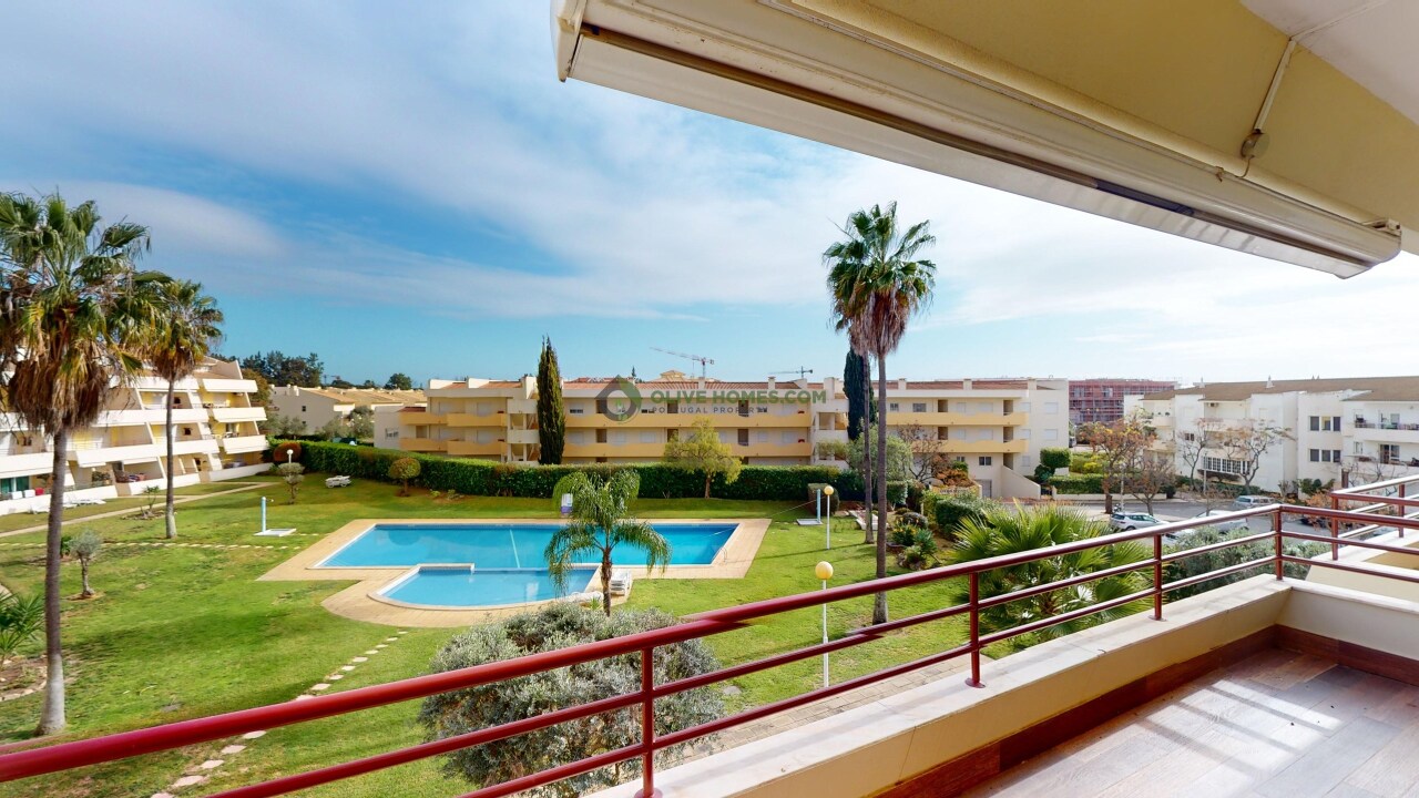 3 bed Apartment in Quarteira, Loulé, Central Algarve