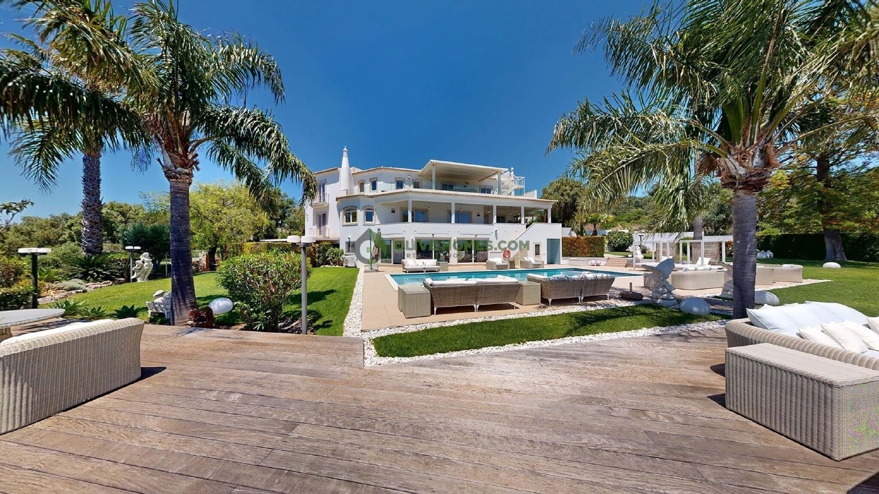 5 bed Villa in Loulé, Central Algarve