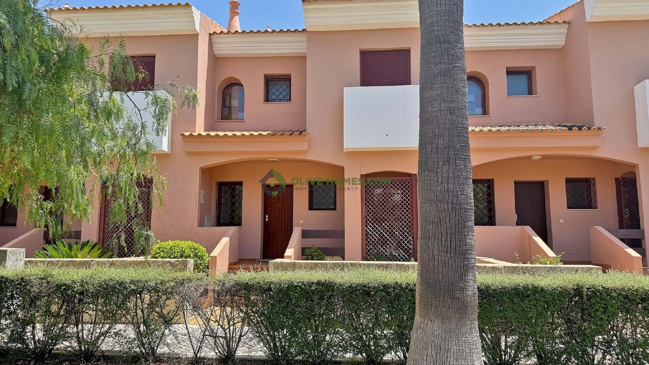 4 bed Villa in Quarteira, Loulé, Central Algarve
