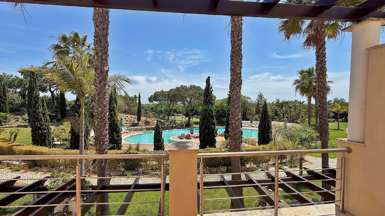 4 bed Villa in Quarteira, Loulé, Central Algarve