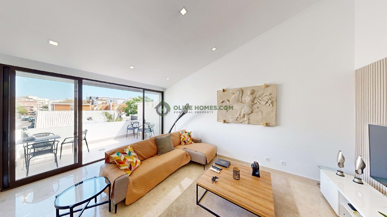 3 bed Apartment in Quarteira, Loulé, Central Algarve