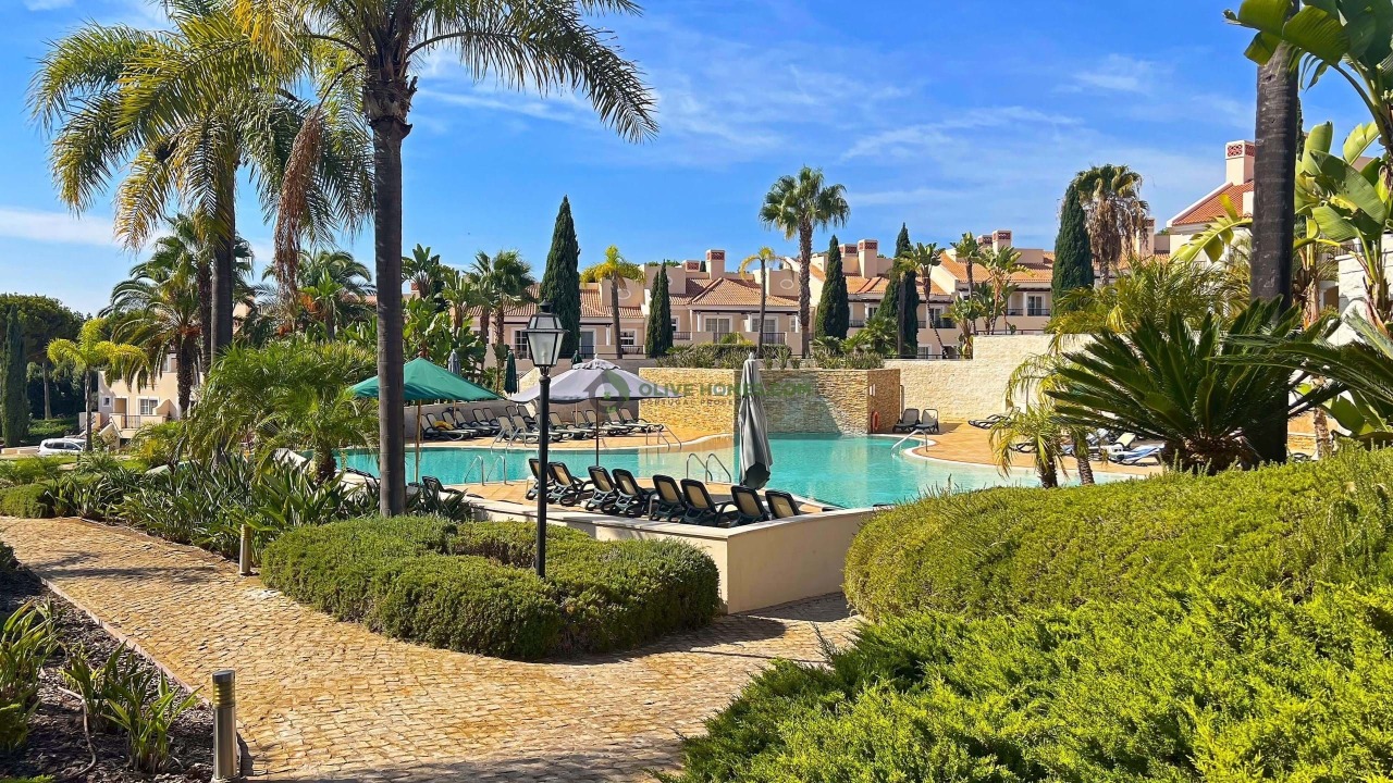3 bed Apartment in Quarteira, Loulé, Central Algarve