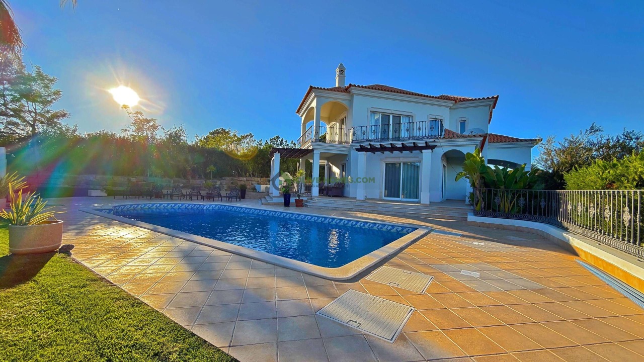 4 bed Villa in Quarteira, Loulé, Central Algarve