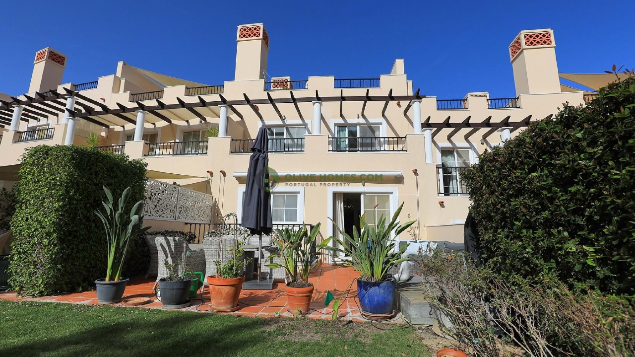4 bed Villa in Quarteira, Loulé, Central Algarve
