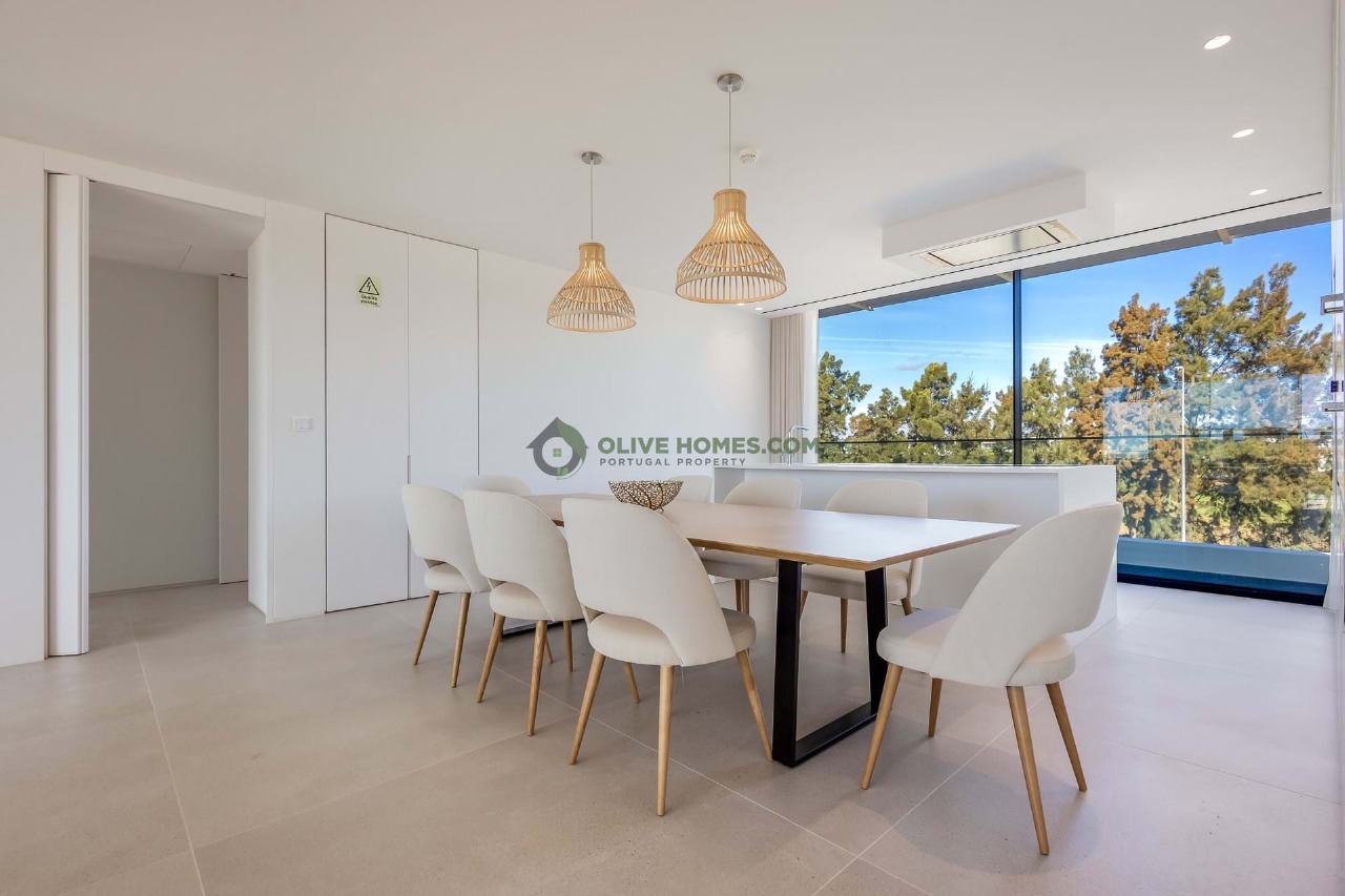 3 bed Apartment in Quarteira, Loulé, Central Algarve