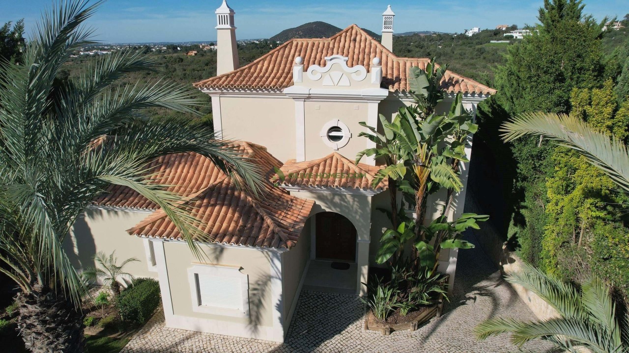 4 bed Villa in Almancil, Loulé, Central Algarve