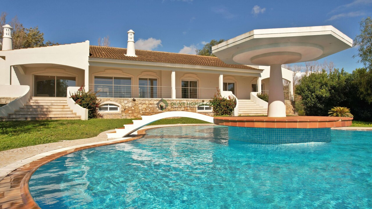 6 bed Villa in Estoi, Faro, Central Algarve