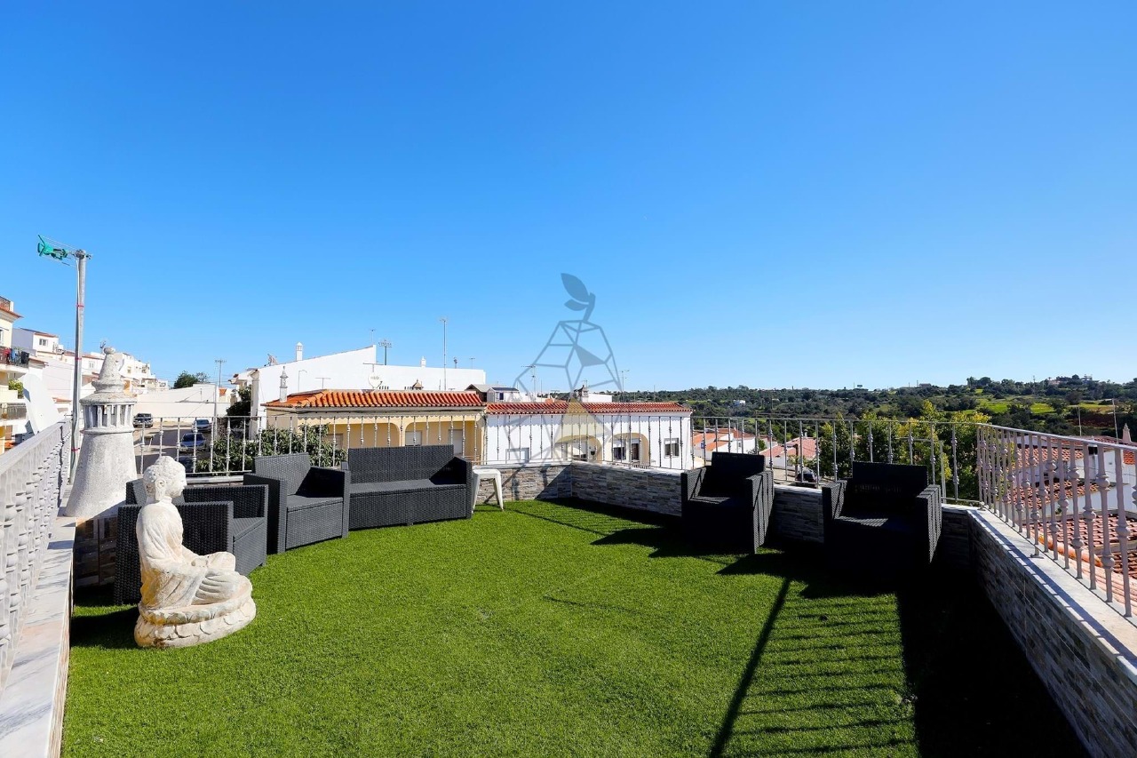 5 bed Villa in Estômbar, Lagoa, Western Algarve