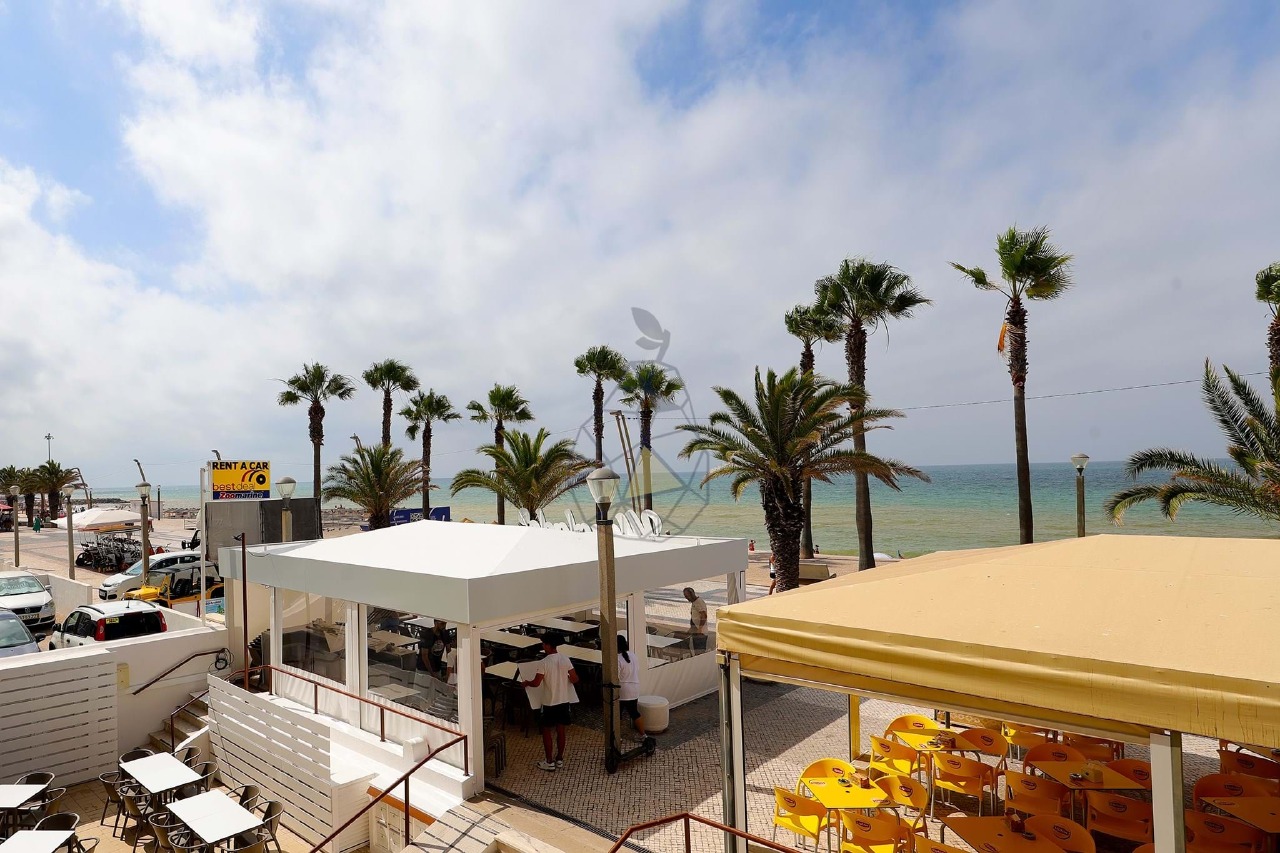 3 bed Apartment in Quarteira, Loulé, Central Algarve