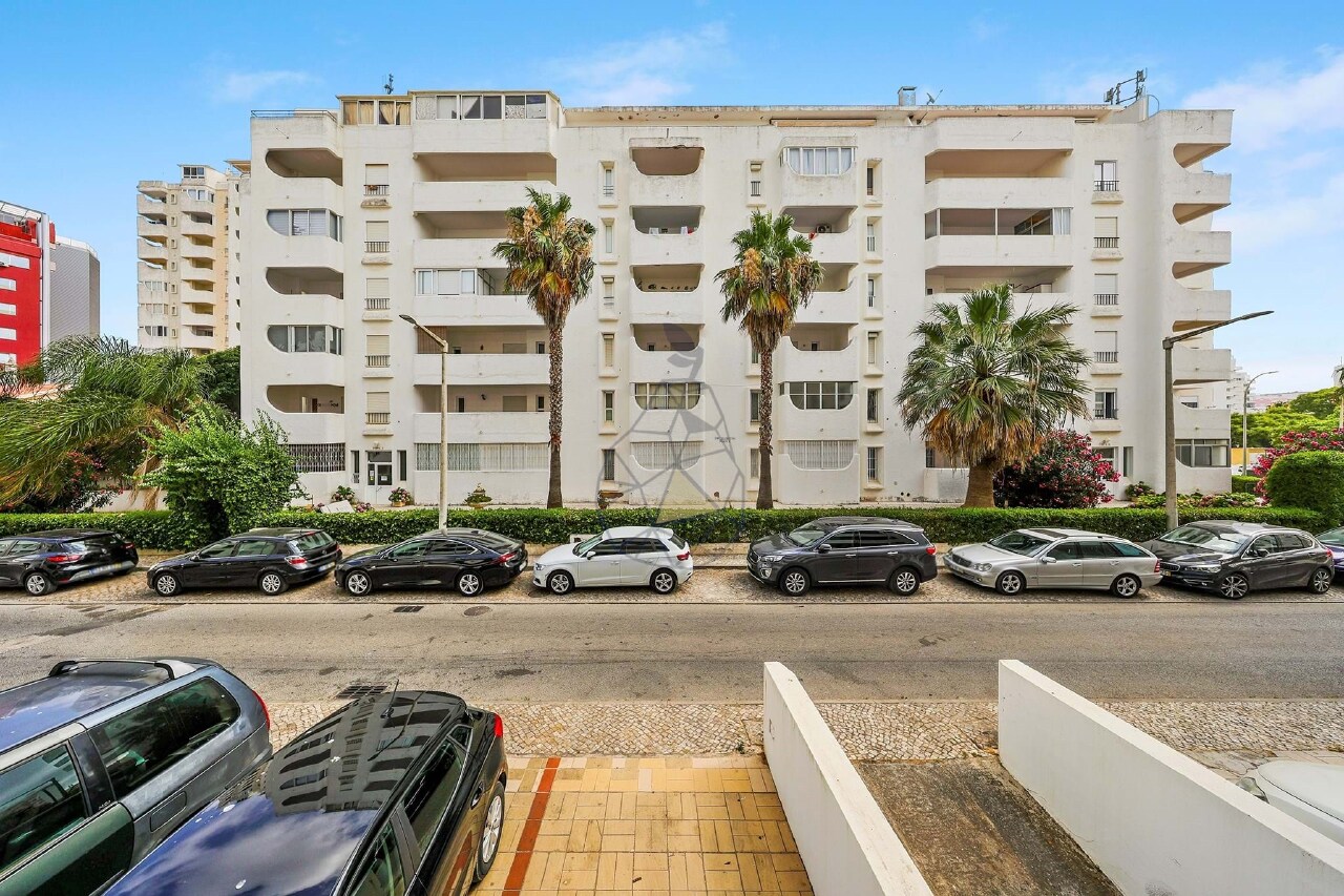 3 bed Apartment in Quarteira, Loulé, Central Algarve