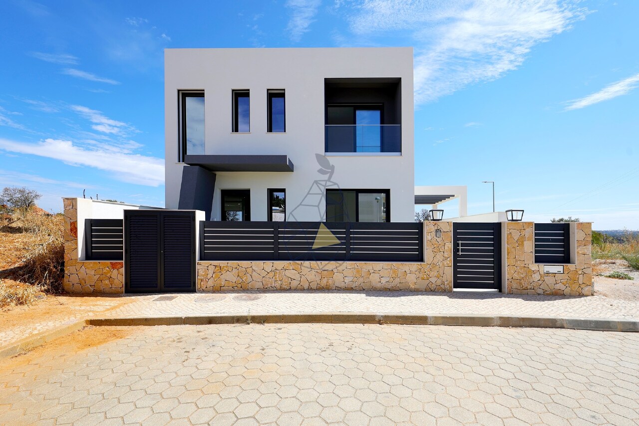 3 bed Villa in Mexilhoeira Grande, Portimão, Western Algarve