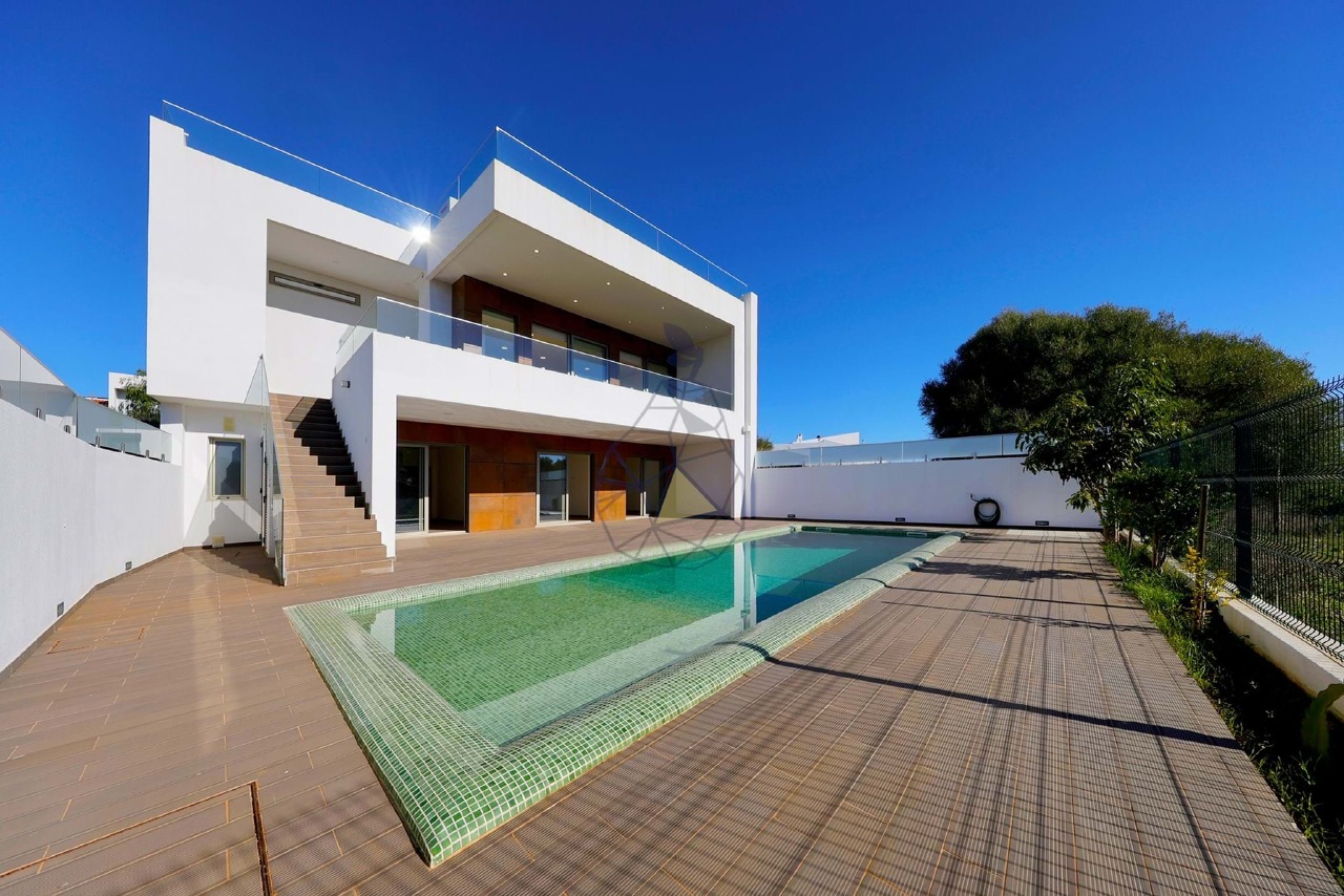 3 bed Villa in Mexilhoeira Grande, Portimão, Western Algarve