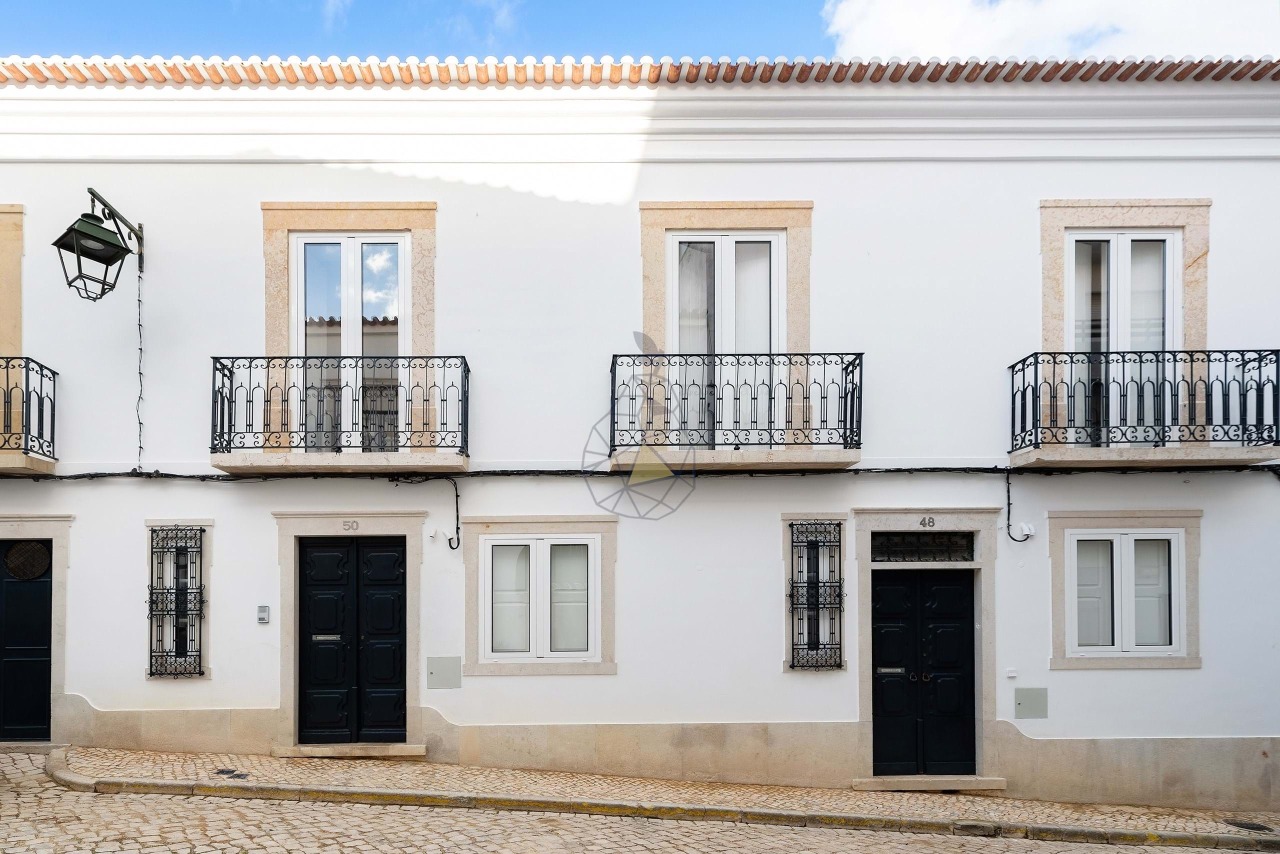 11 bed Building in Portimão, Western Algarve