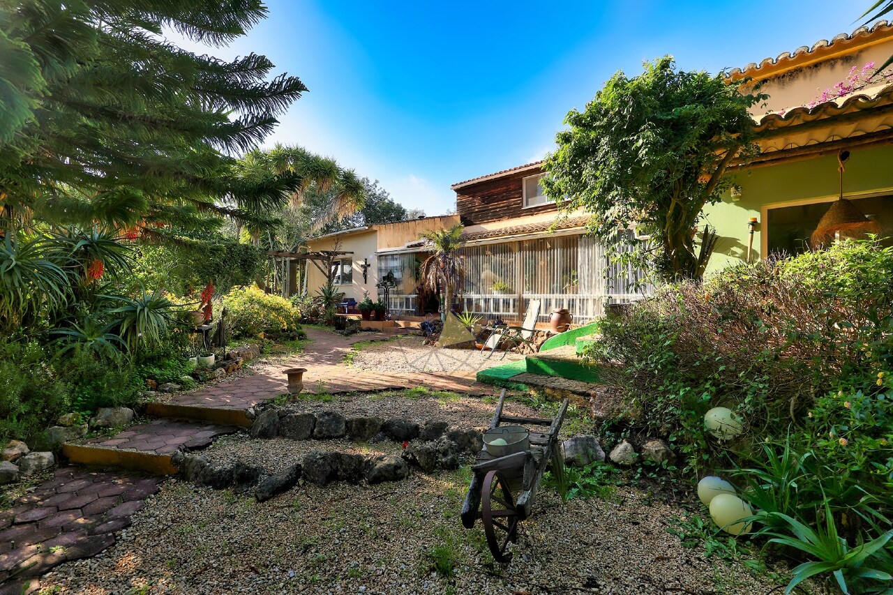 6 bed Apartment in São Bartolomeu de Messines, Silves, Western Algarve