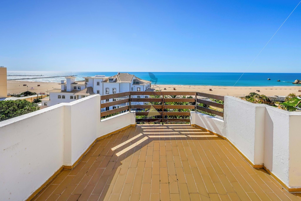 4 bed Apartment in Portimão, Western Algarve