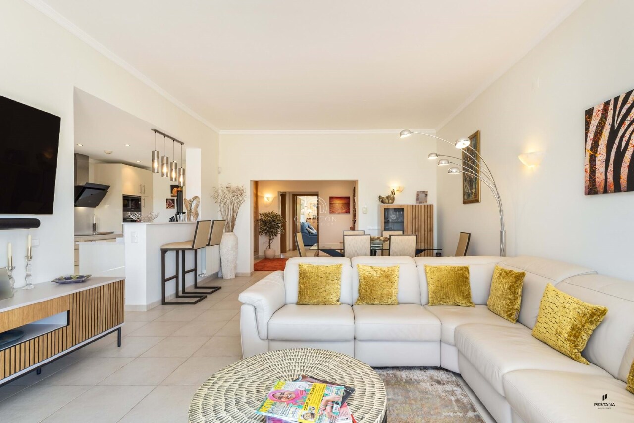 3 bed Apartment in Estômbar, Lagoa, Western Algarve