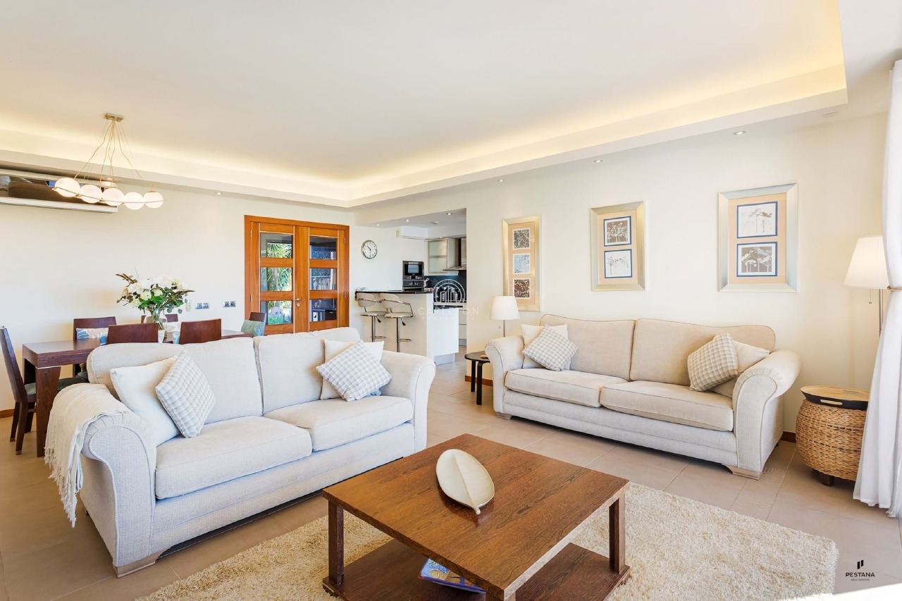 3 bed Apartment in Estômbar, Lagoa, Western Algarve