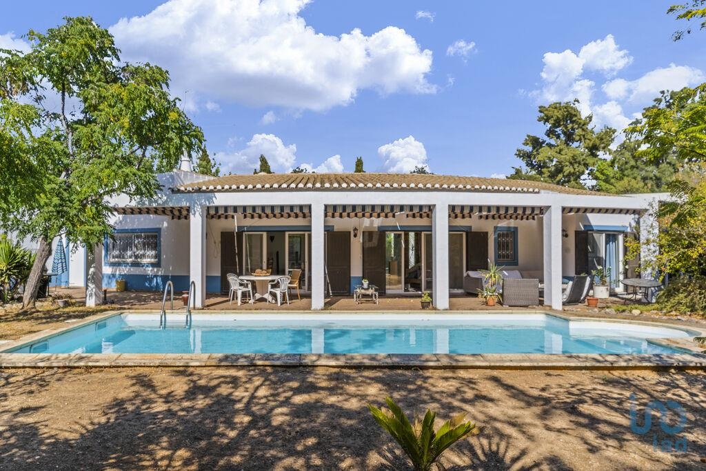 4 bed Villa in Lagoa, Western Algarve