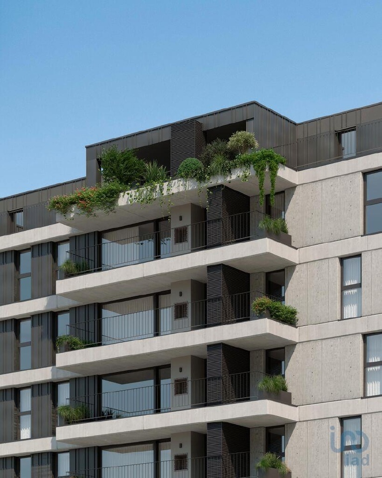 3 bed Apartment in Porto