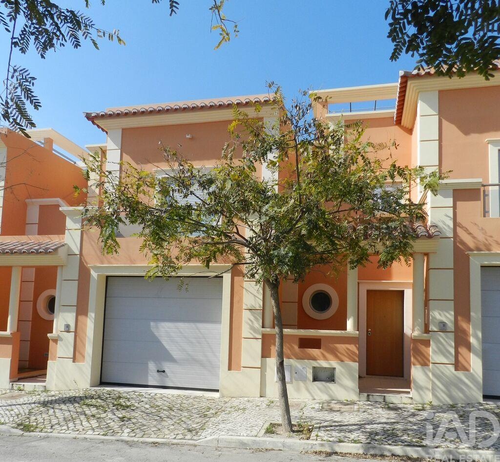 3 bed Villa in Olhão, Eastern Algarve