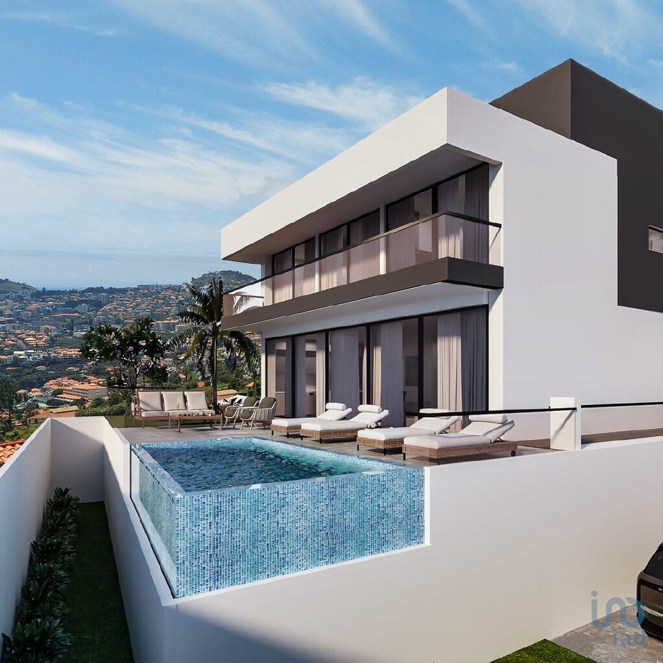 3 bed Villa in Funchal, Madeira